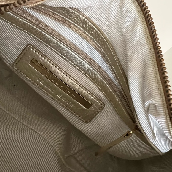 Enzo Angiolini All Leather Gold Barrel Purse - Picture 7 of 8